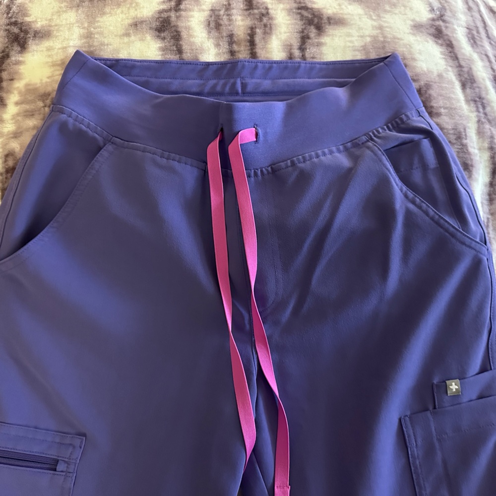 Figs skinny scrub bottoms size small